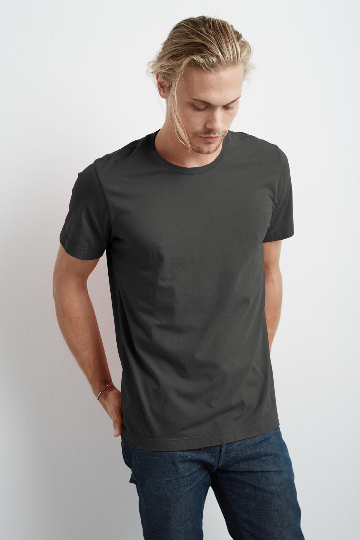 HOWARD WHISPER CLASSIC CREW NECK TEE