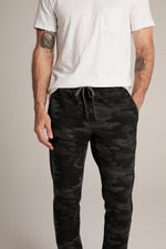 REY CAMO PRINT JOGGER