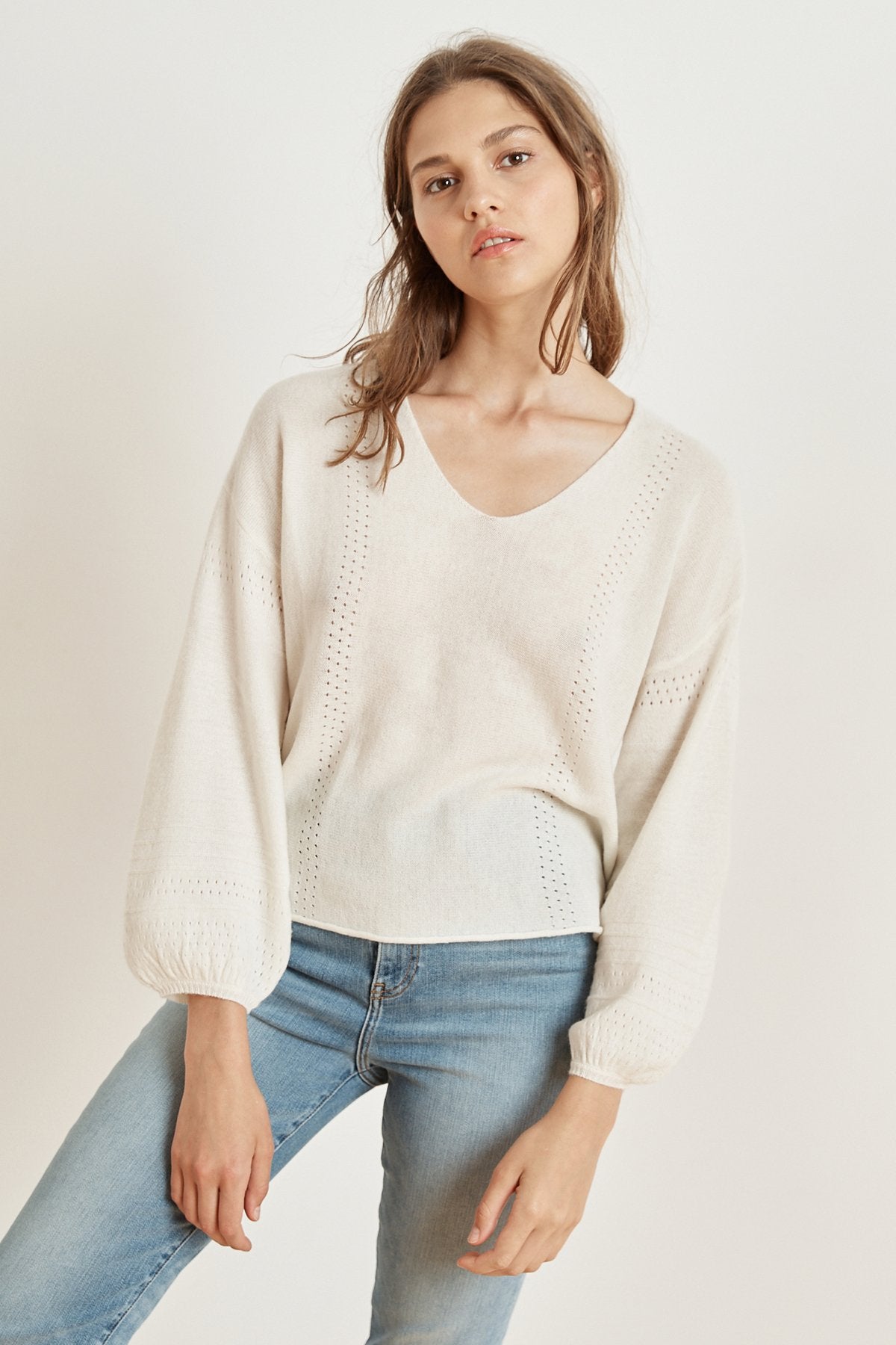 ALORA CASHMERE BLEND V-NECK SWEATER