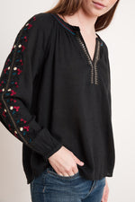 HUNTER FLORES EMBROIDERY BLOUSE