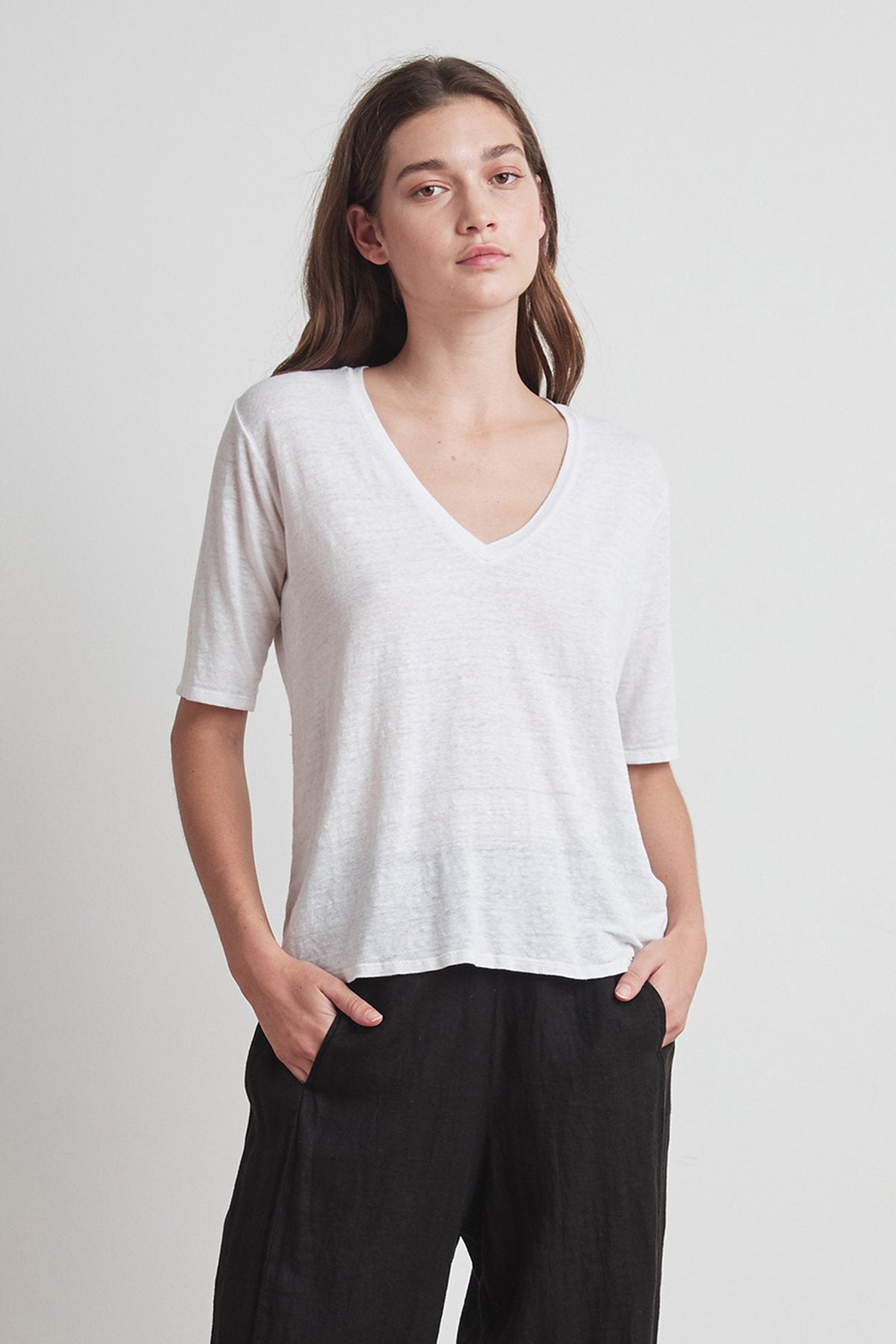 STEFANI LINEN KNIT V-NECK TEE