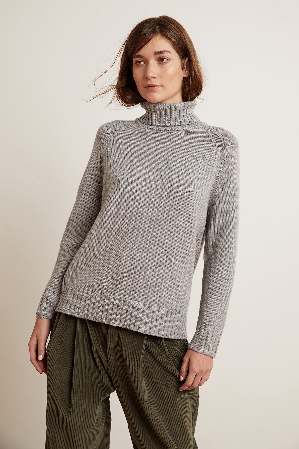 TARYN LUX CASHMERE BLEND TURTLENECK SWEATER