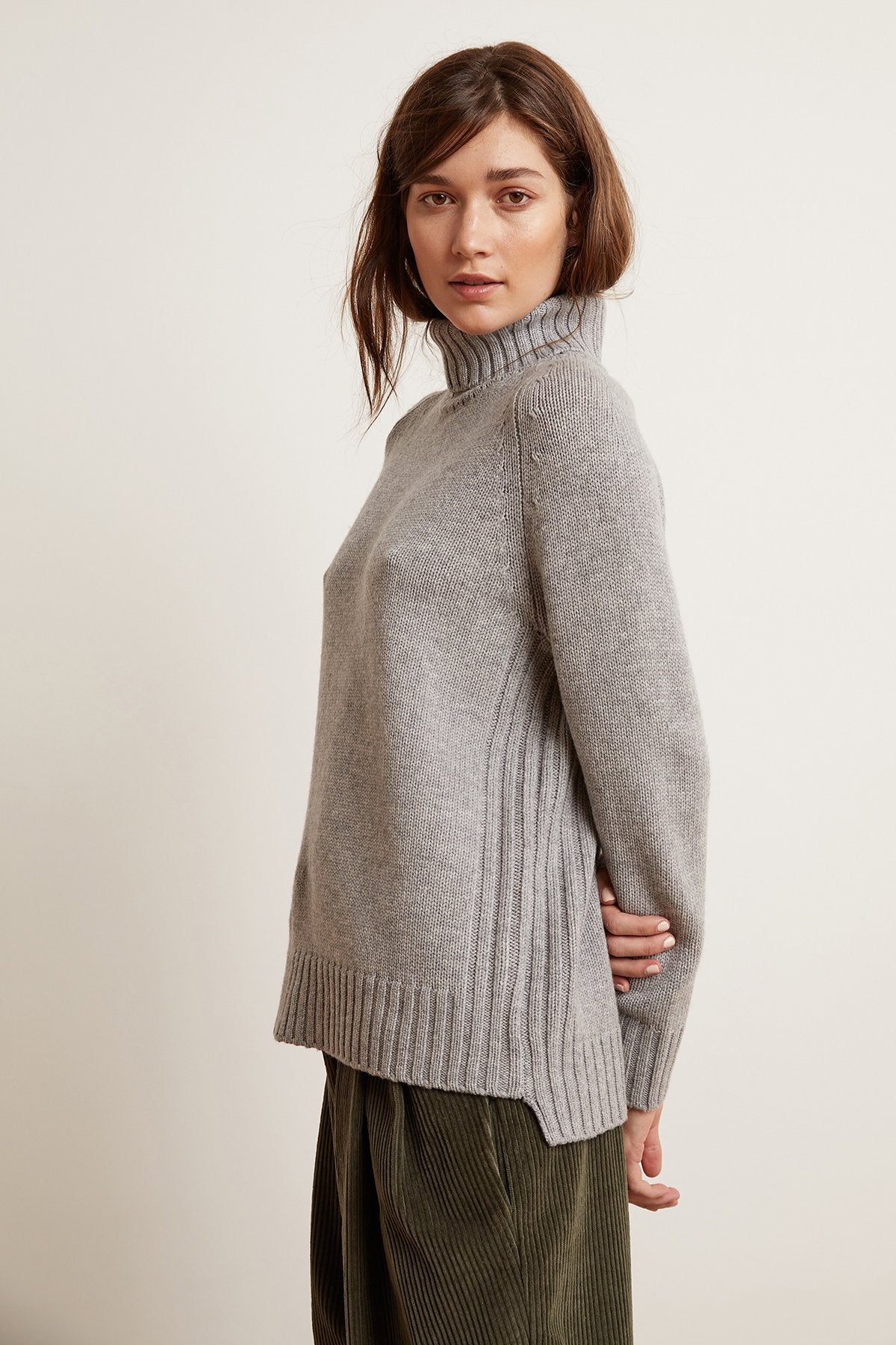 TARYN LUX CASHMERE BLEND TURTLENECK SWEATER