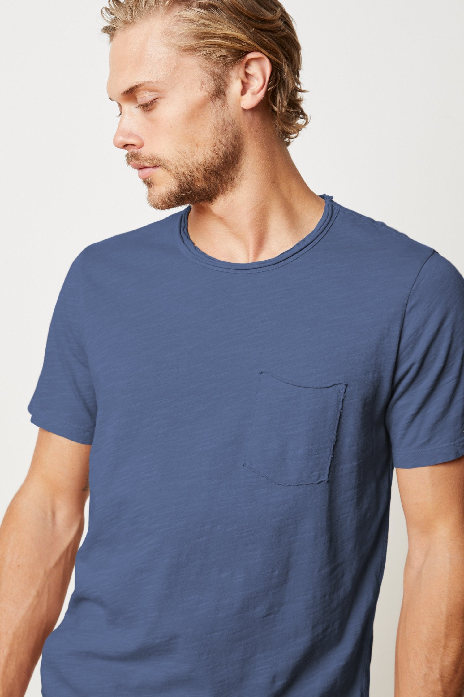 CHAD RAW EDGE COTTON SLUB POCKET TEE