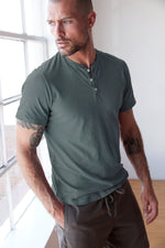 FULTON SHORT SLEEVE HENLEY