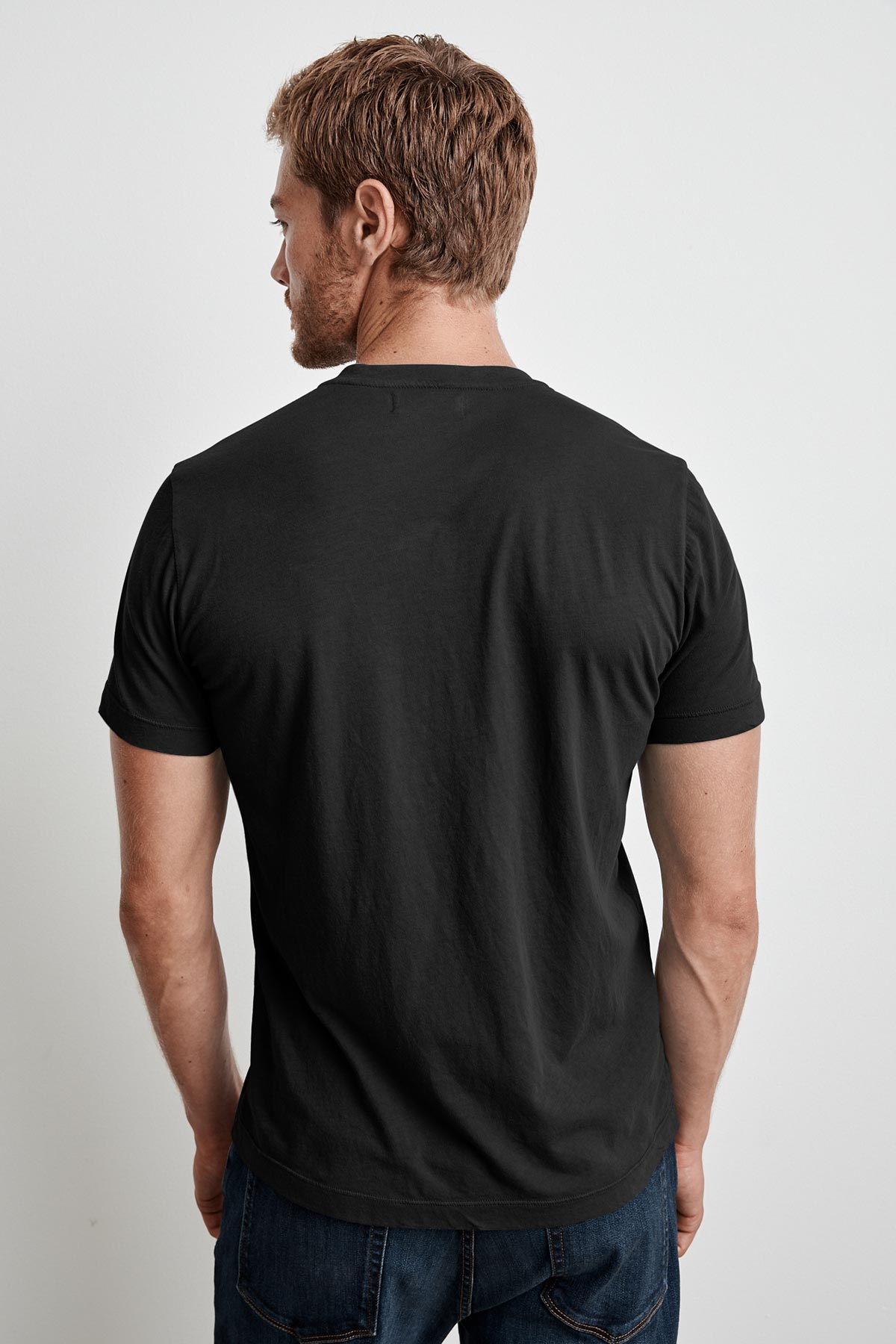 HOWARD WHISPER CLASSIC CREW NECK TEE