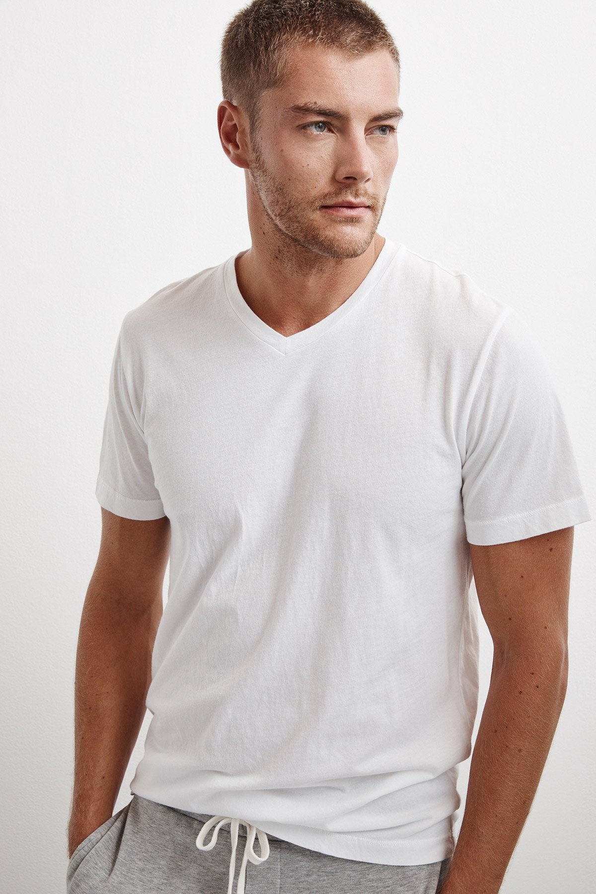 SAMSEN WHISPER CLASSIC V-NECK TEE